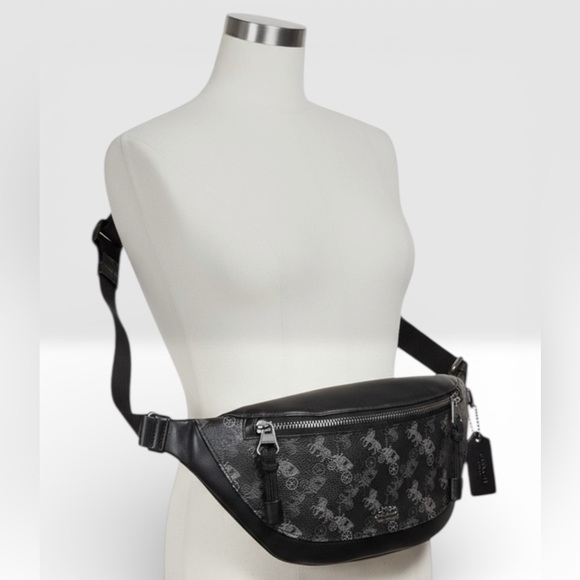 coach horse and carriage belt bag